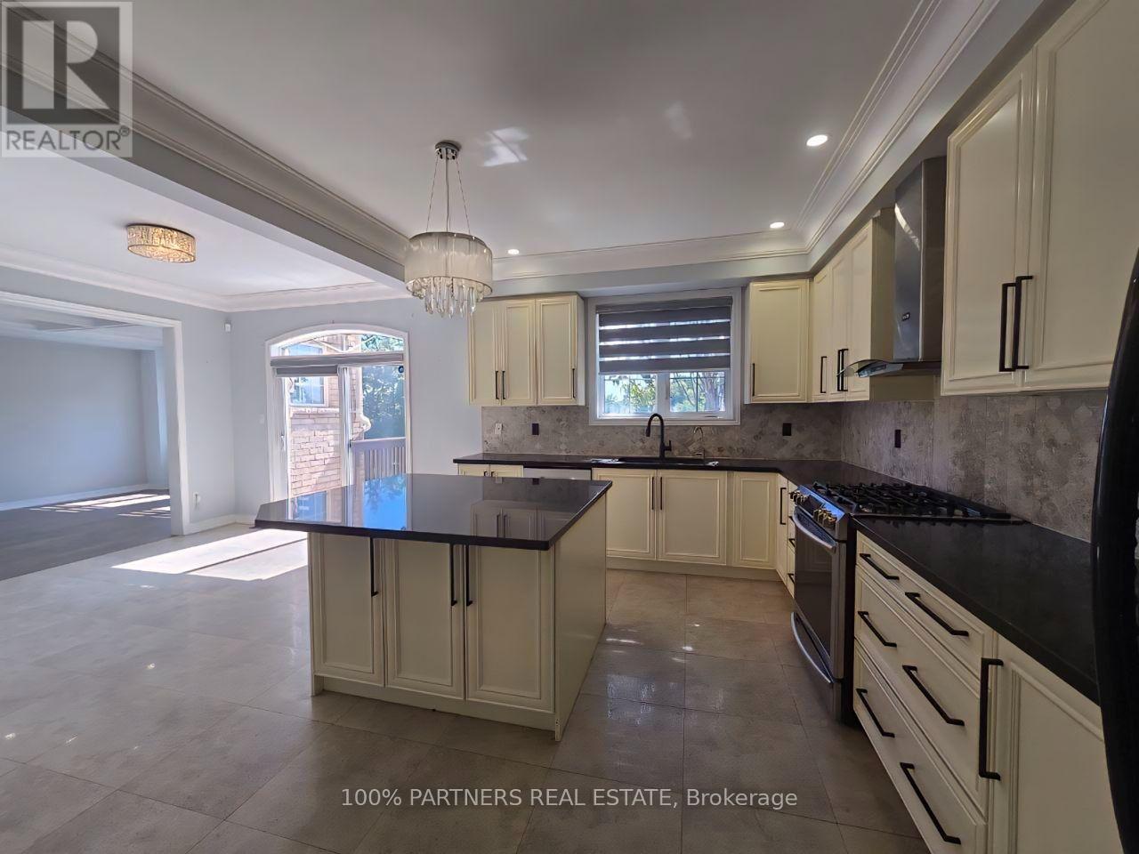 8 St. Philip Court, Whitby, Ontario  L1P 0A5 - Photo 5 - E13698216