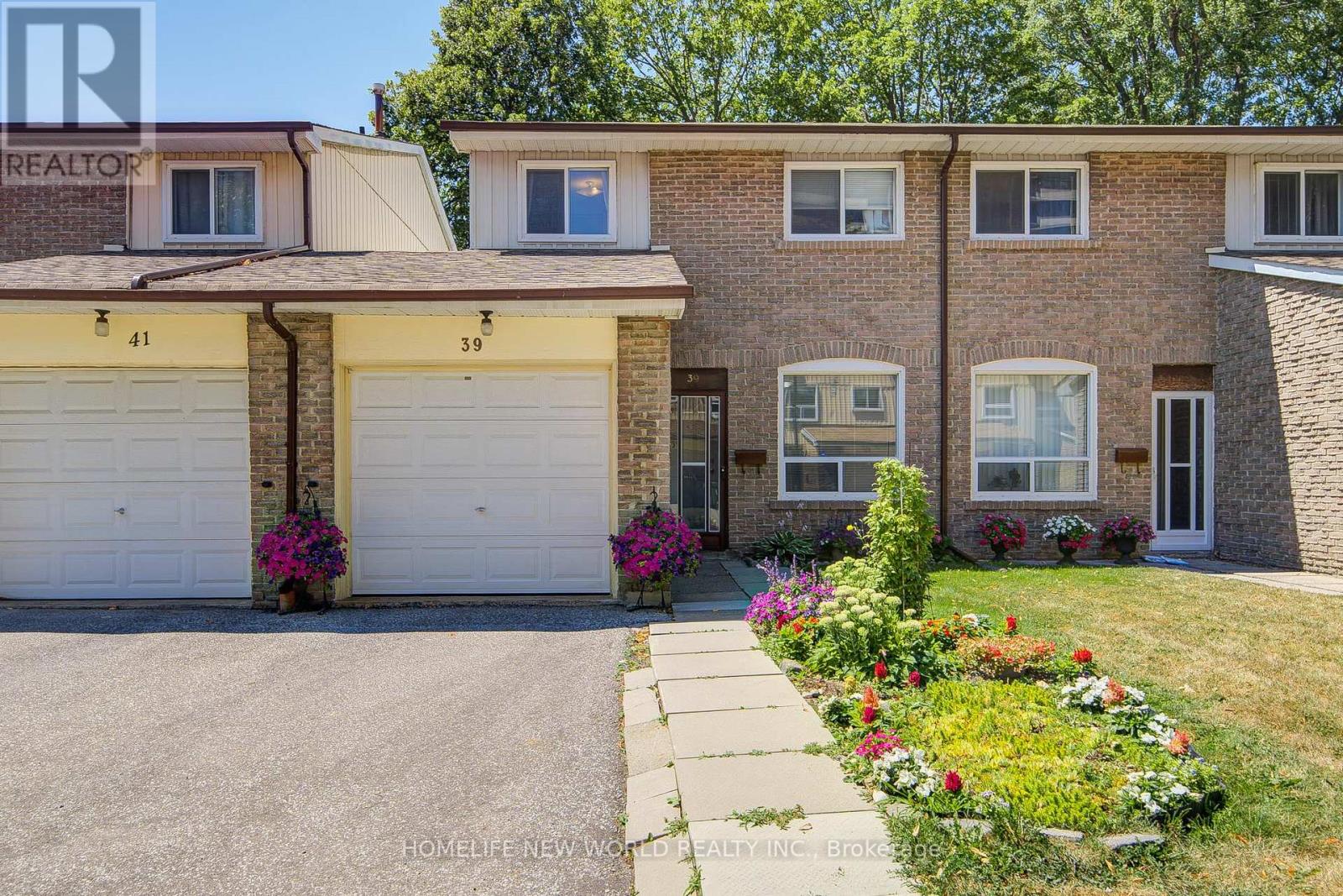 39 - 44 CHESTER LE BOULEVARD, Toronto, Ontario