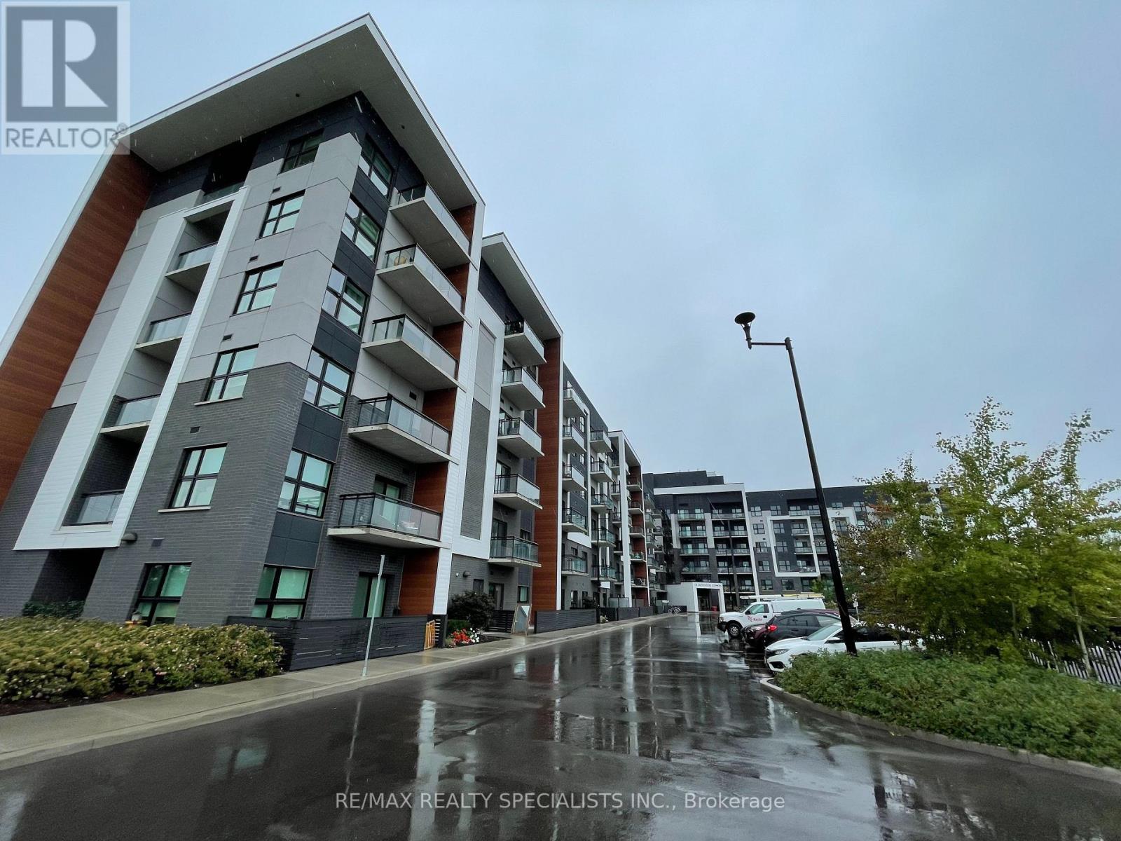 329 - 128 Grovewood Common, Oakville, Ontario  L6H 0X3 - Photo 1 - W13698134