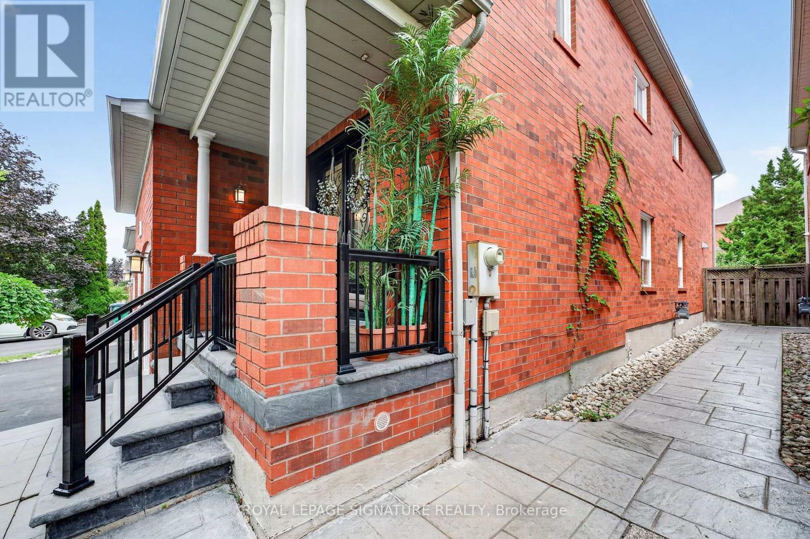 6847 Simpson Pioneer Trail, Mississauga, Ontario  L5W 1A9 - Photo 4 - W13698170