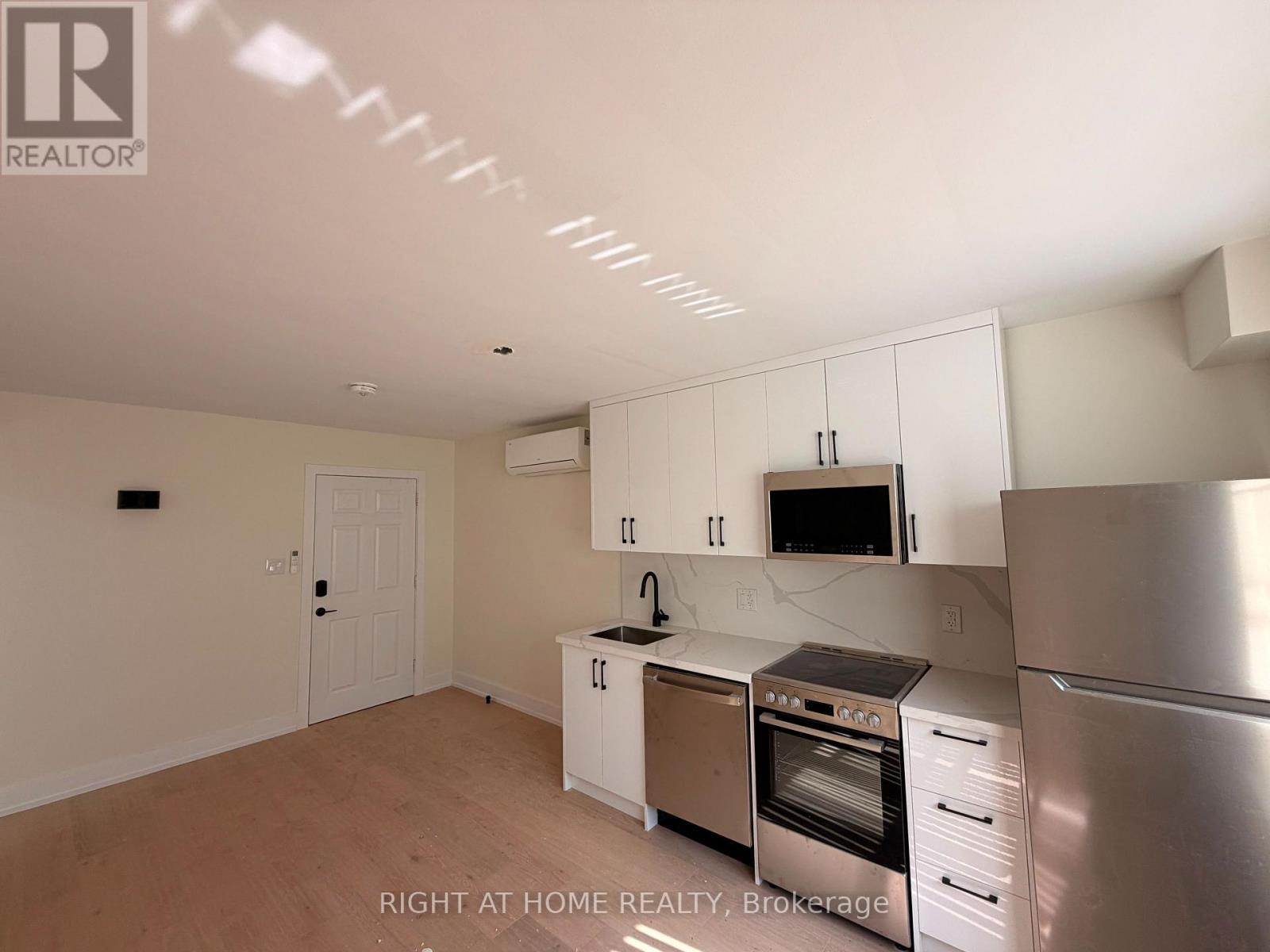 202 - 3384 LAKE SHORE BOULEVARD W, Toronto, Ontario