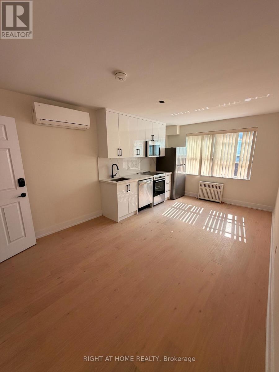 202 - 3384 Lake Shore Boulevard W, Toronto, Ontario  M8W 1M9 - Photo 2 - W13698176