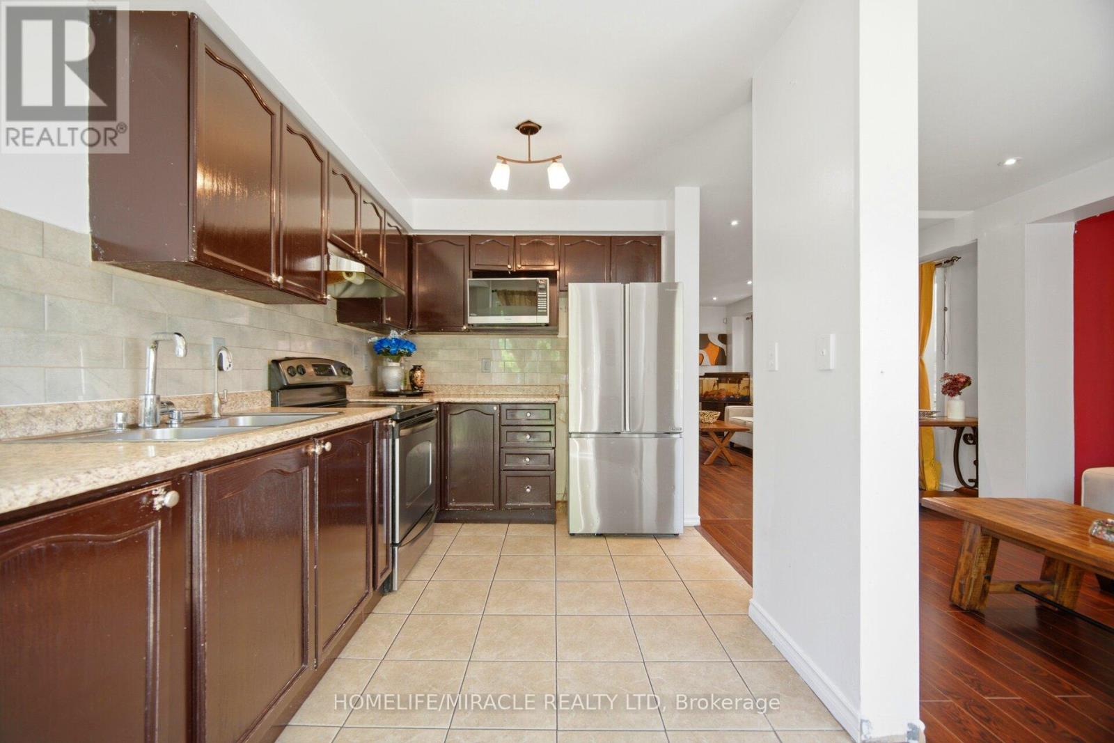 45 Ridgefield Court, Brampton, Ontario  L6P 1B4 - Photo 17 - W13698206