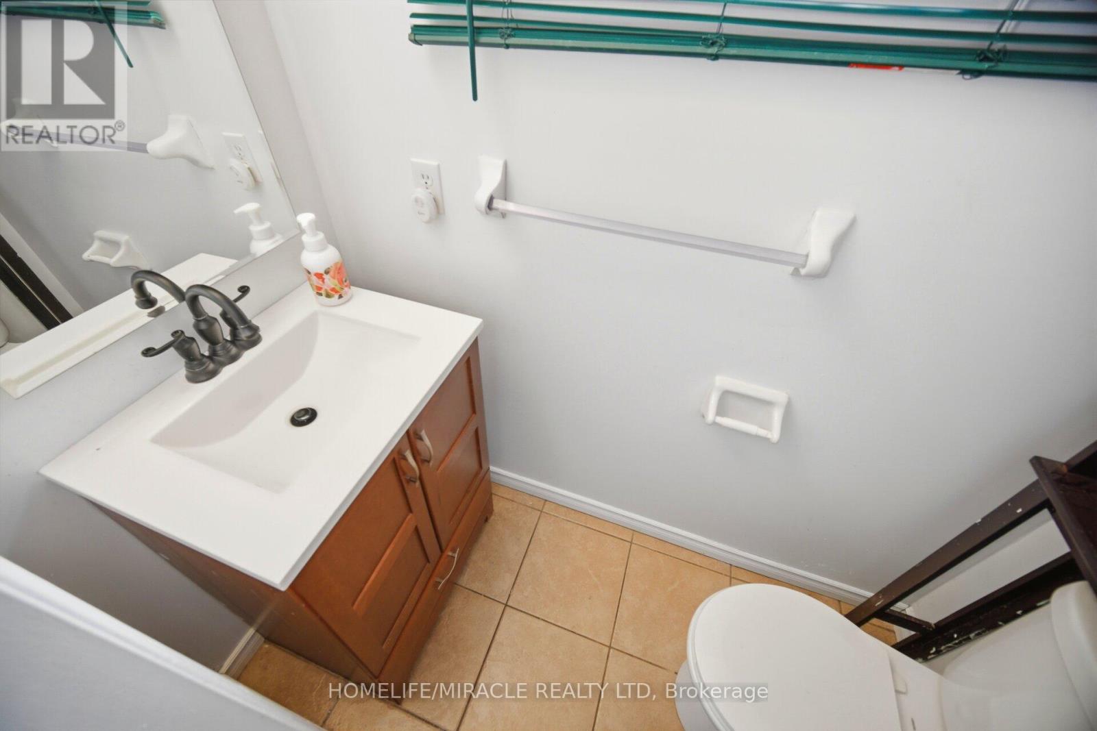 45 Ridgefield Court, Brampton, Ontario  L6P 1B4 - Photo 21 - W13698206