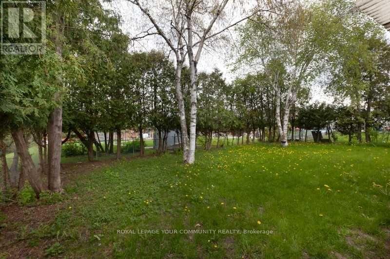 8 STANWOOD CRESCENT, Toronto, Ontario