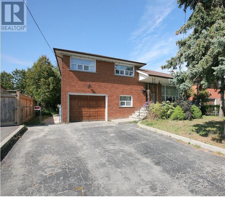 8 Stanwood Crescent, Toronto, Ontario  M9M 1Z9 - Photo 4 - W13698212