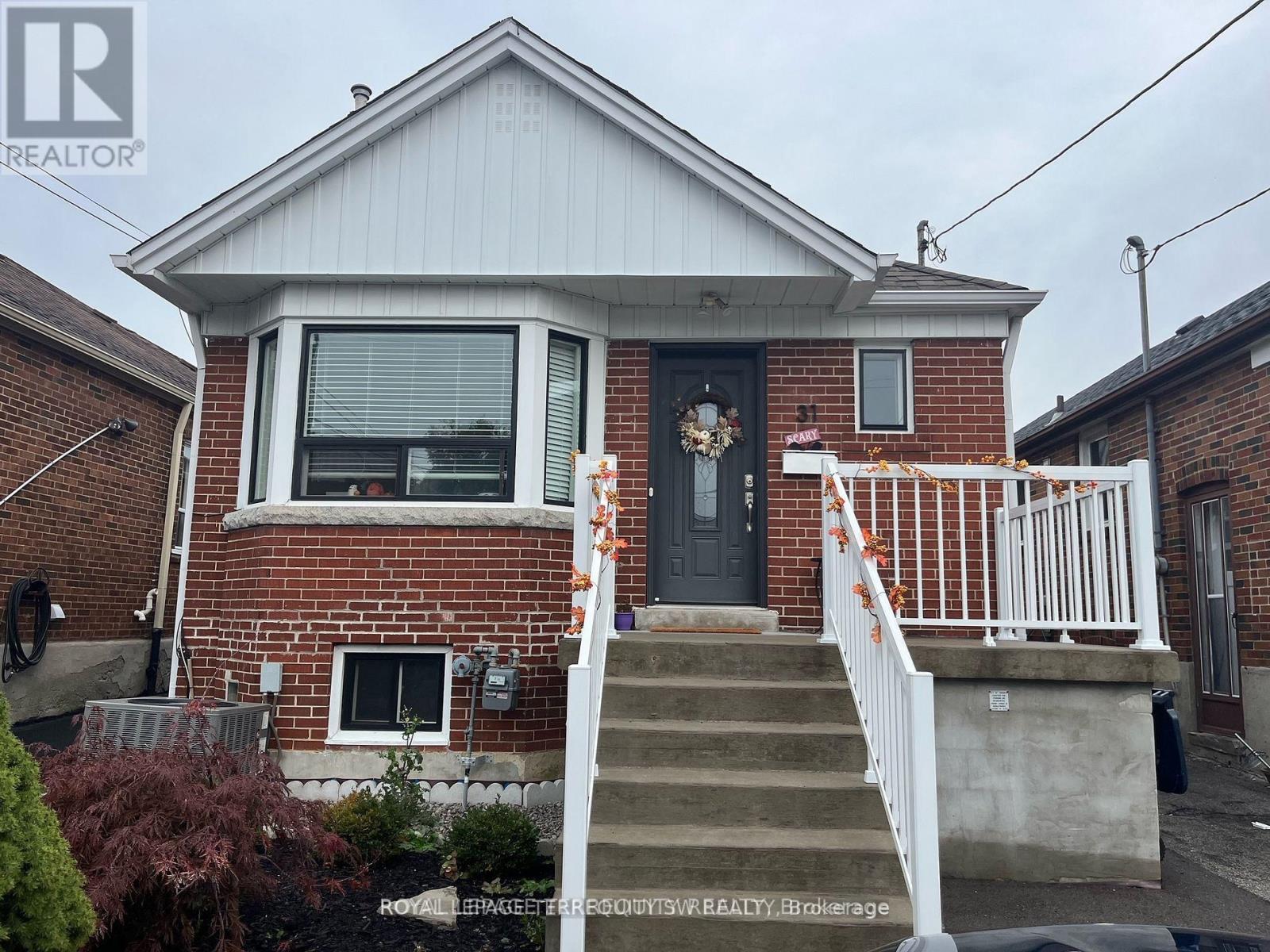 BSMT - 31 CHAMBERLAIN AVENUE, Toronto, Ontario