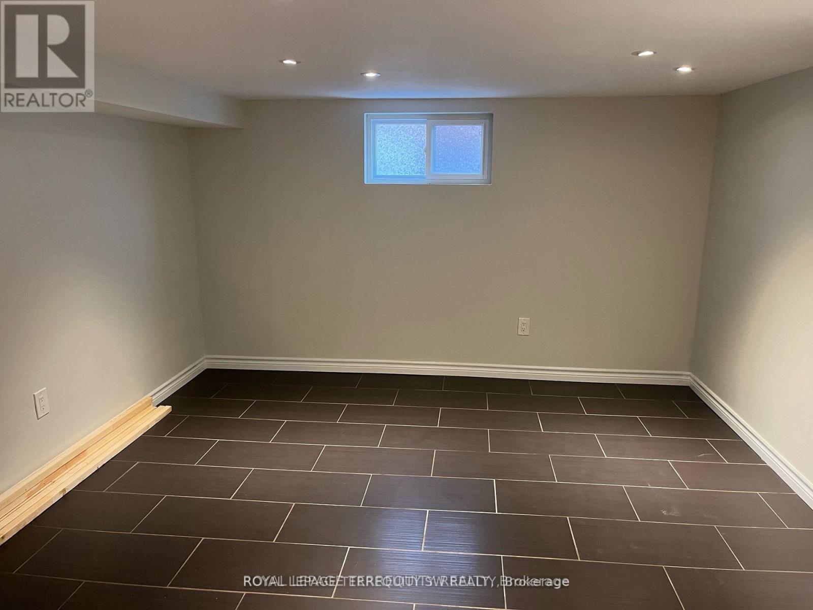 Bsmt - 31 Chamberlain Avenue, Toronto, Ontario  M6E 4J7 - Photo 3 - W13698242