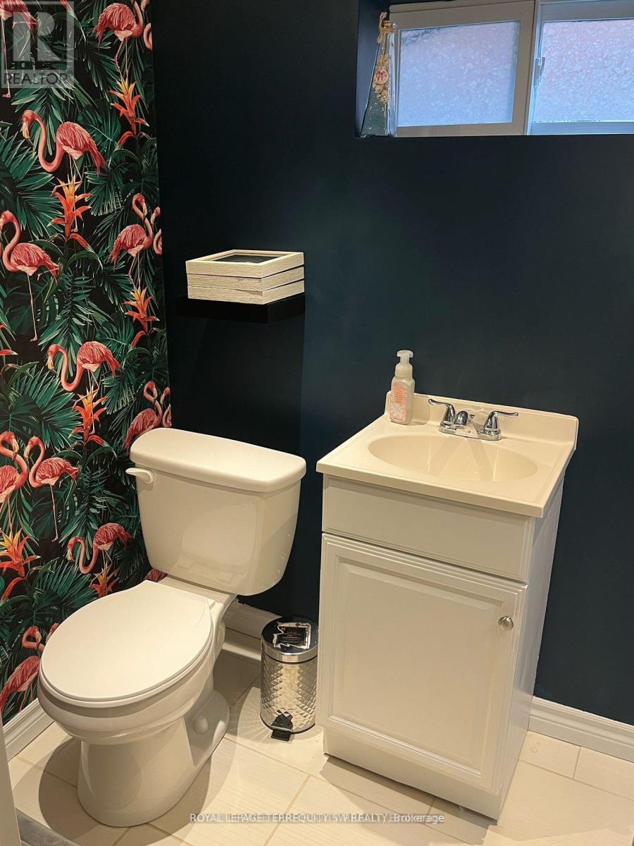 Bsmt - 31 Chamberlain Avenue, Toronto, Ontario  M6E 4J7 - Photo 5 - W13698242