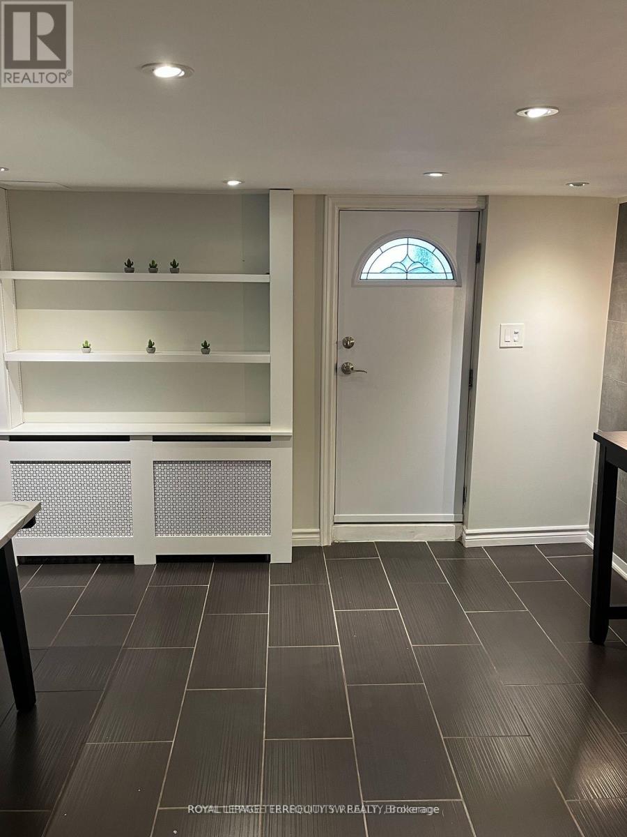 Bsmt - 31 Chamberlain Avenue, Toronto, Ontario  M6E 4J7 - Photo 7 - W13698242