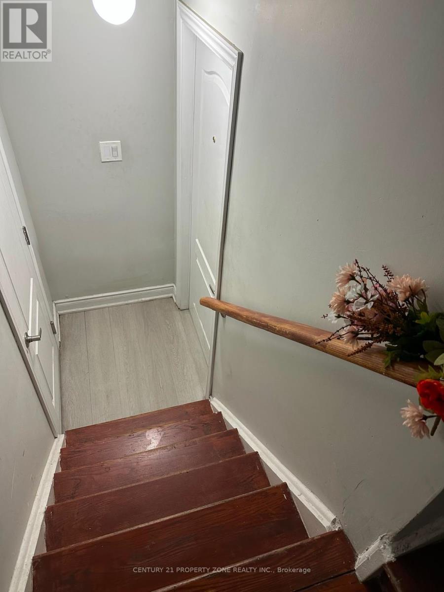 79 Pertosa Drive, Brampton, Ontario  L6X 4W7 - Photo 2 - W13698250