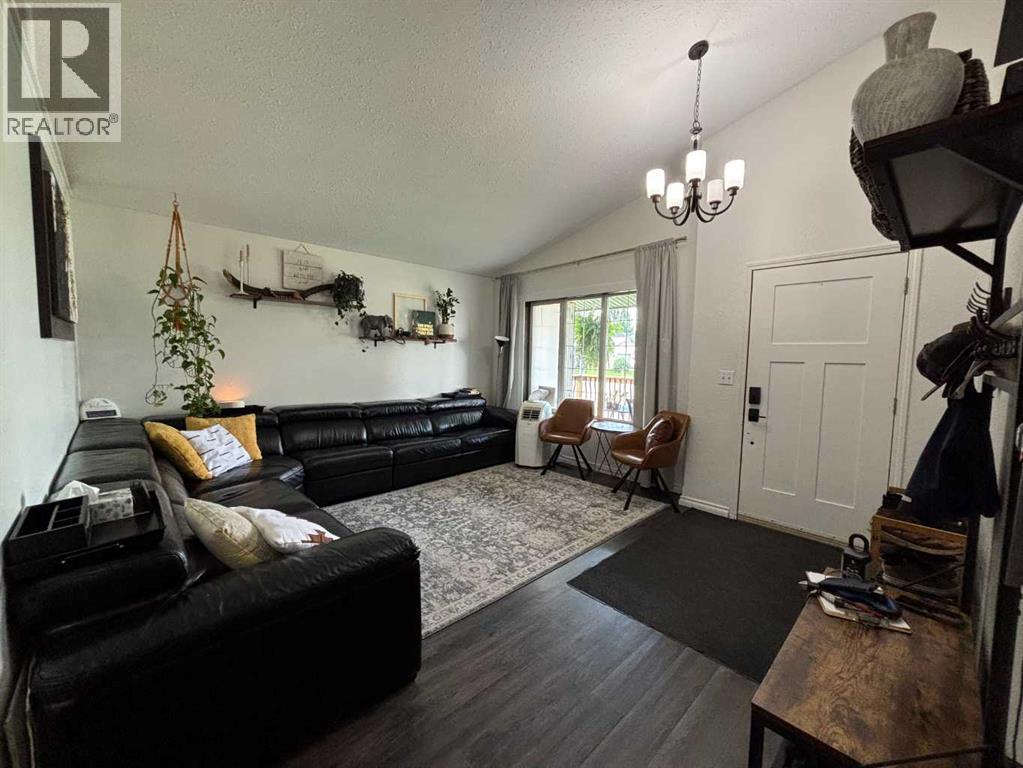 26 Olson Crescent, Whitecourt, Alberta  T7S 1T9 - Photo 6 - A2332245