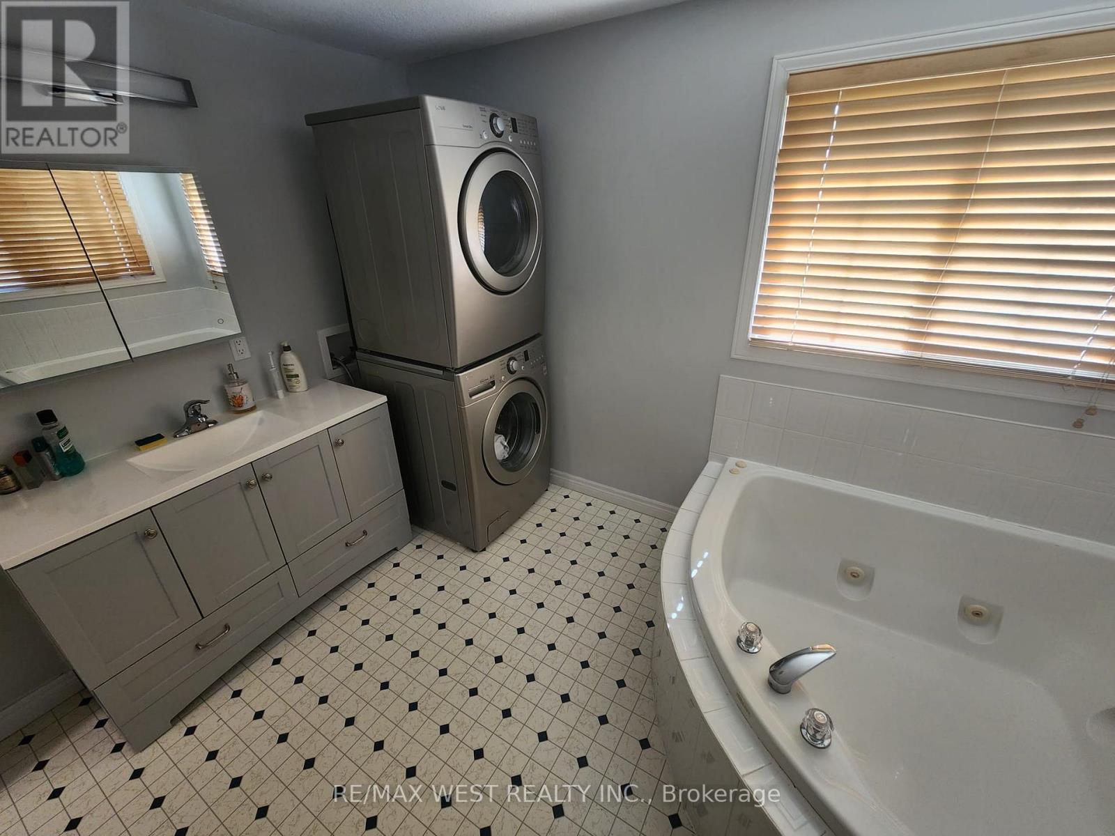792 Butternut Avenue, Waterloo, Ontario  N2V 2M3 - Photo 18 - X13698234