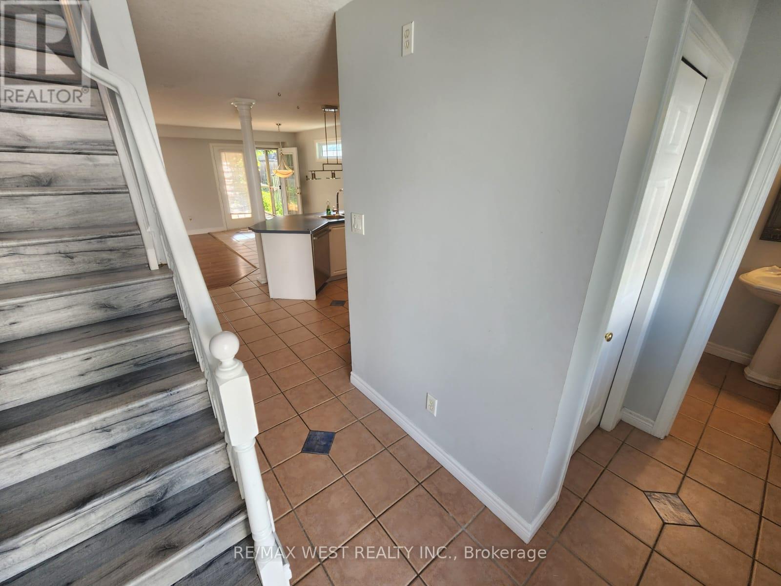 792 Butternut Avenue, Waterloo, Ontario  N2V 2M3 - Photo 2 - X13698234