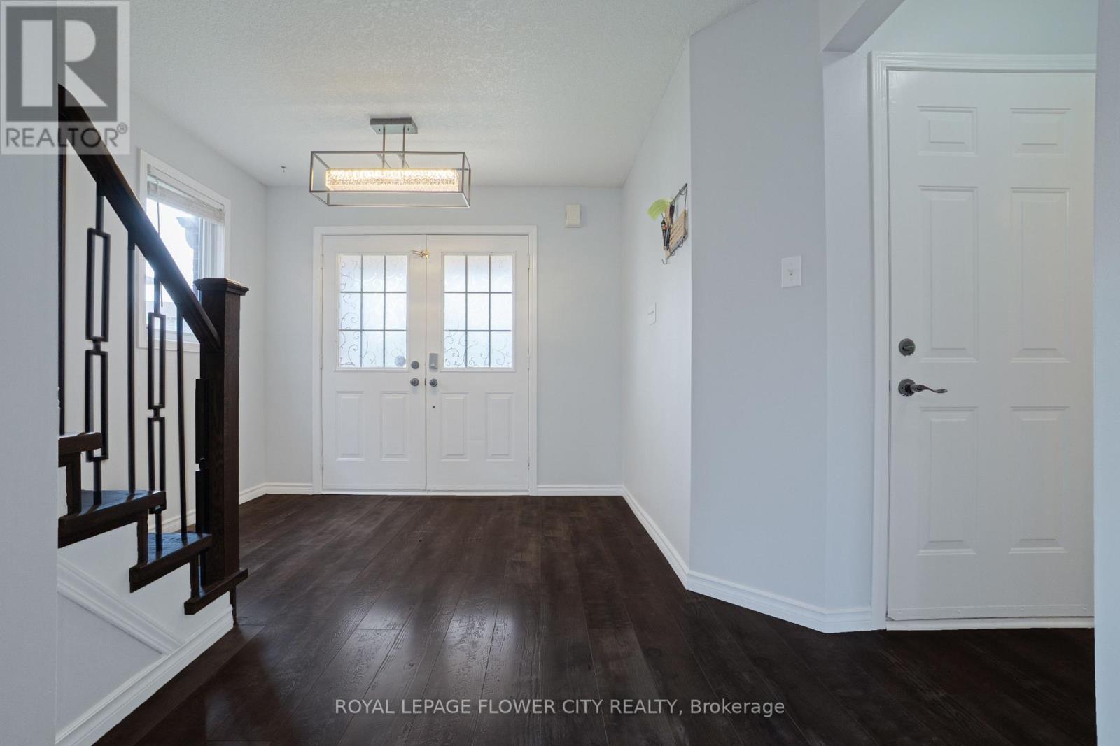99 Windflower Drive, Kitchener, Ontario  N2E 4B3 - Photo 4 - X13698254