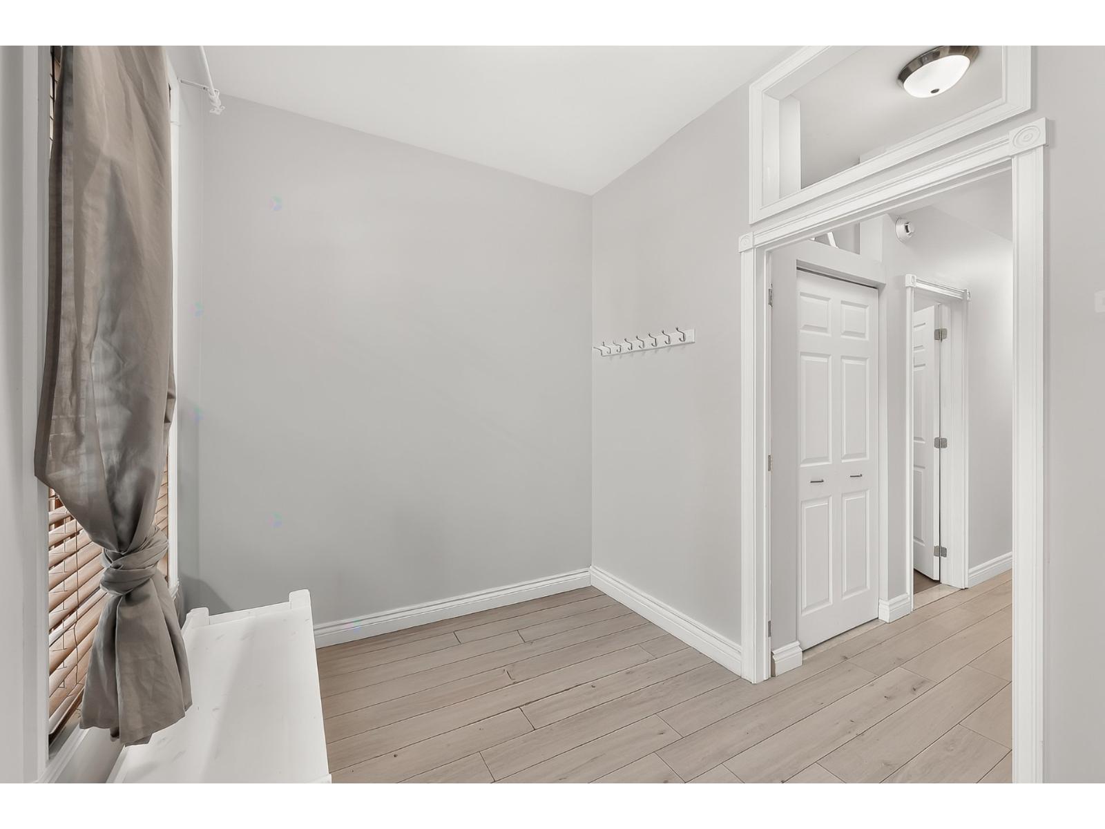 4696-4698 Rue de Grand-Pré Montréal (Le Plateau-Mont-Royal) Quebec Canada H2T2H7 5