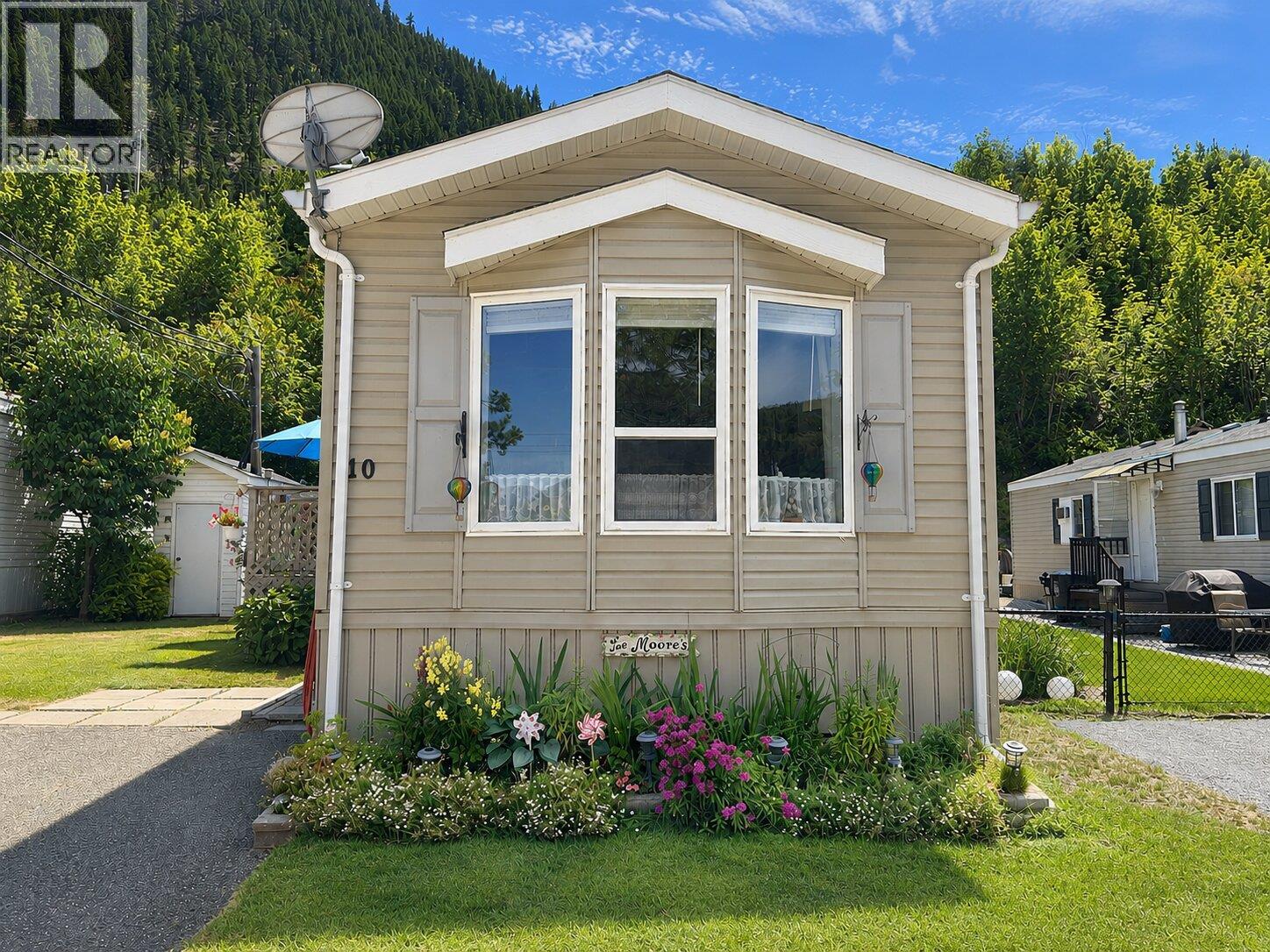 1250 Hillside Avenue Unit# 10, Chase, British Columbia  V0E 1M0 - Photo 2 - 10394307