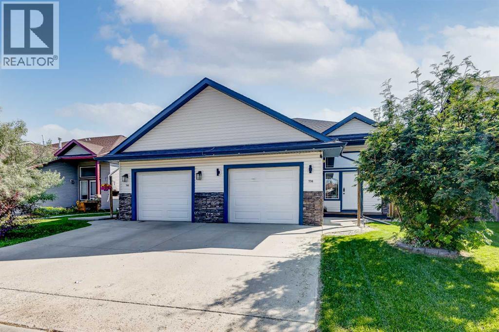738 Carriage Lane Drive, Carstairs, Alberta  T0M 0N0 - Photo 2 - A2333698