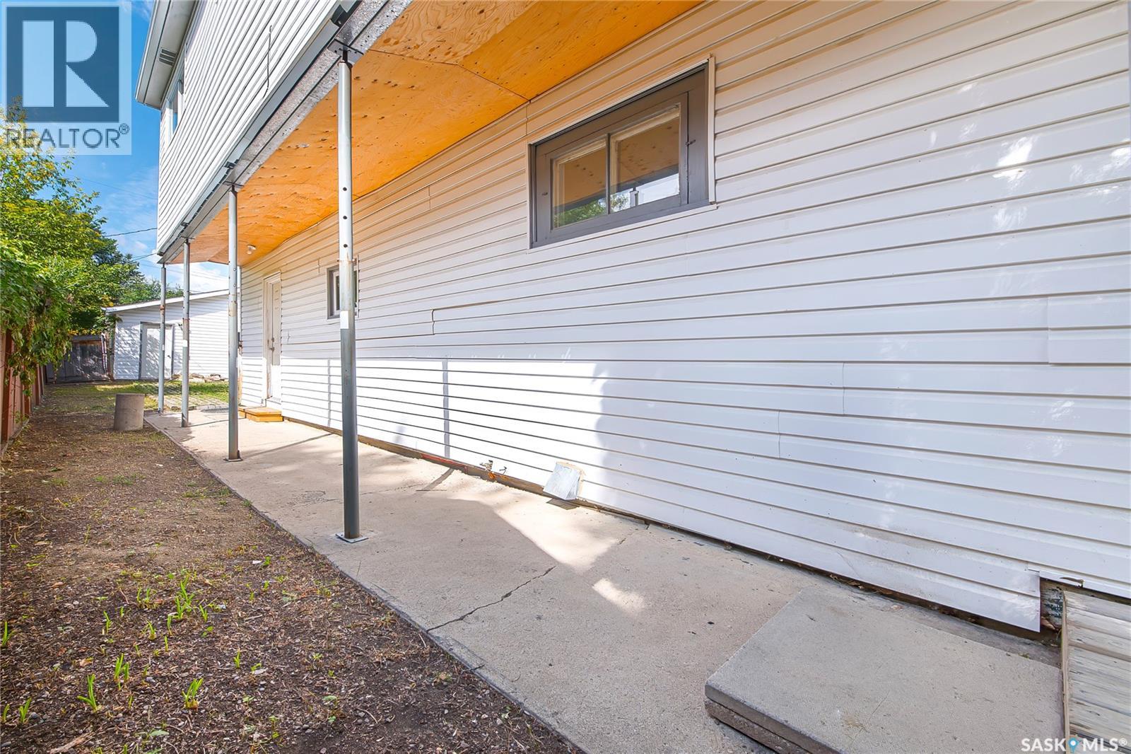 1017 J Avenue N, Saskatoon, Saskatchewan  S7L 2L3 - Photo 27 - SK046024