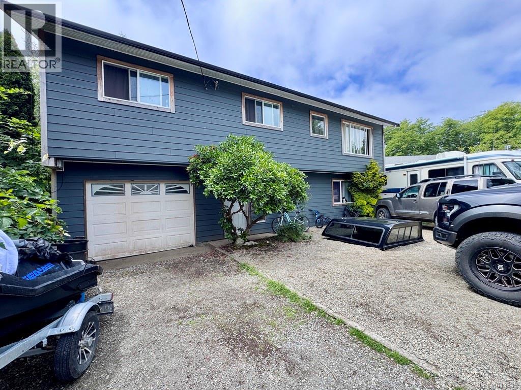 1690 Holly Cres, Ucluelet, British Columbia  V0R 3A0 - Photo 2 - 1043833
