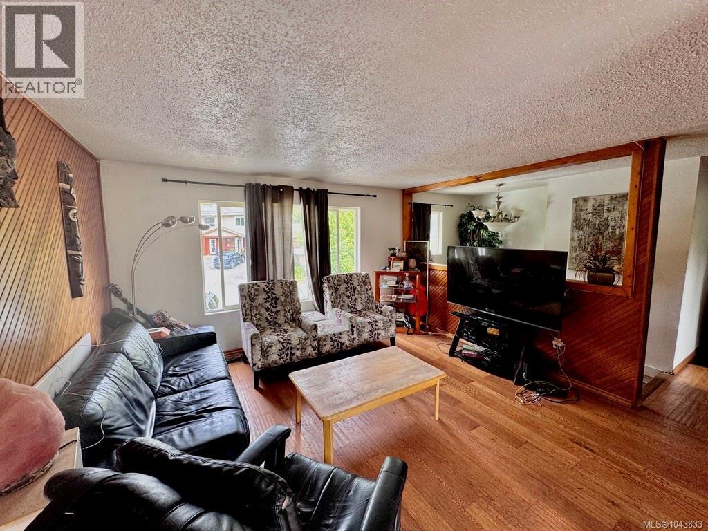 1690 Holly Cres, Ucluelet, British Columbia  V0R 3A0 - Photo 4 - 1043833