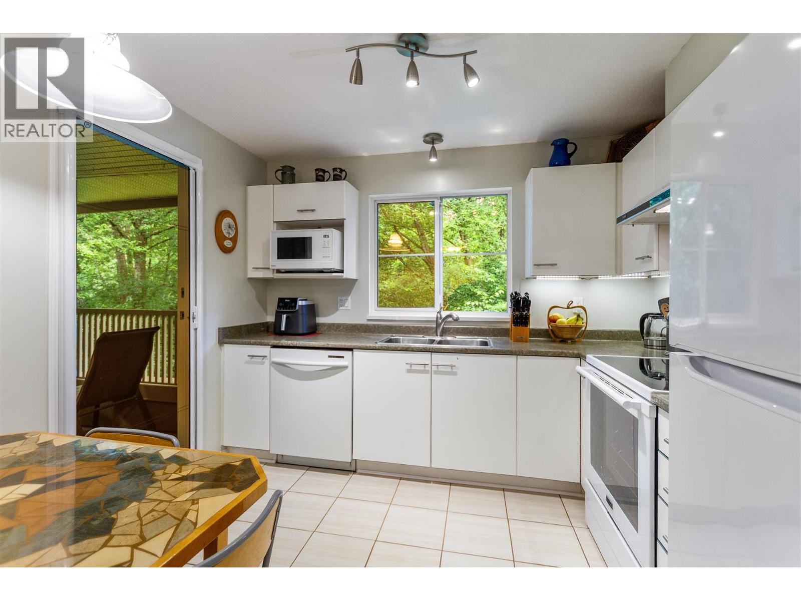 204 1242 Town Centre Boulevard, Coquitlam, British Columbia  V3B 7R6 - Photo 7 - R3141905