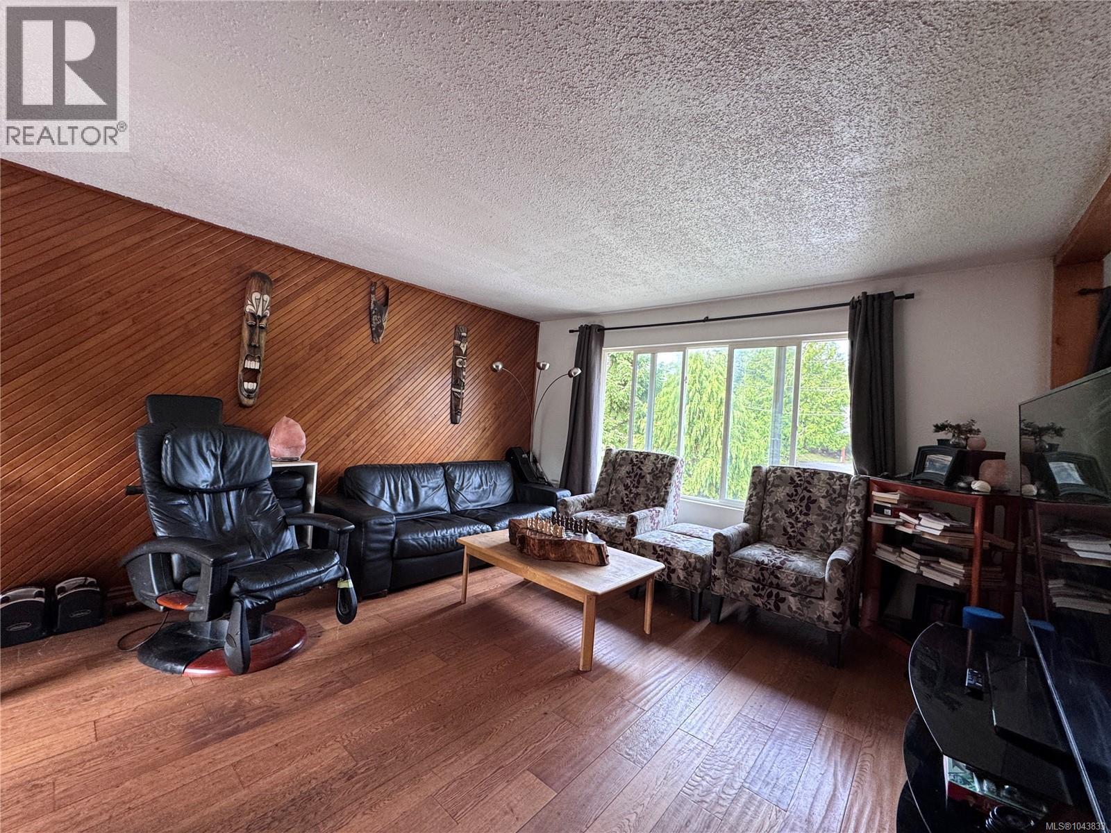 1690 Holly Cres, Ucluelet, British Columbia  V0R 3A0 - Photo 3 - 1043833