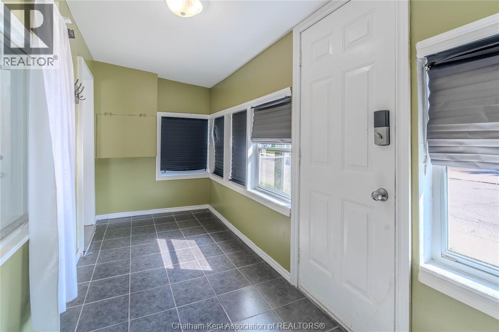32 Degge Street, Chatham, Ontario  N7M 4X2 - Photo 2 - 26020424