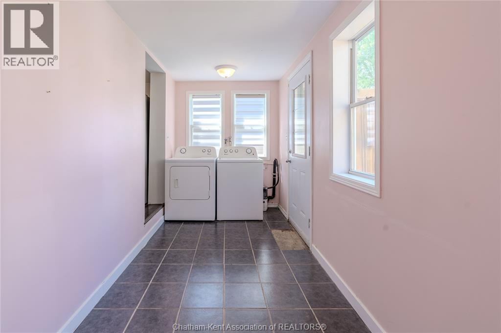 32 Degge Street, Chatham, Ontario  N7M 4X2 - Photo 8 - 26020424