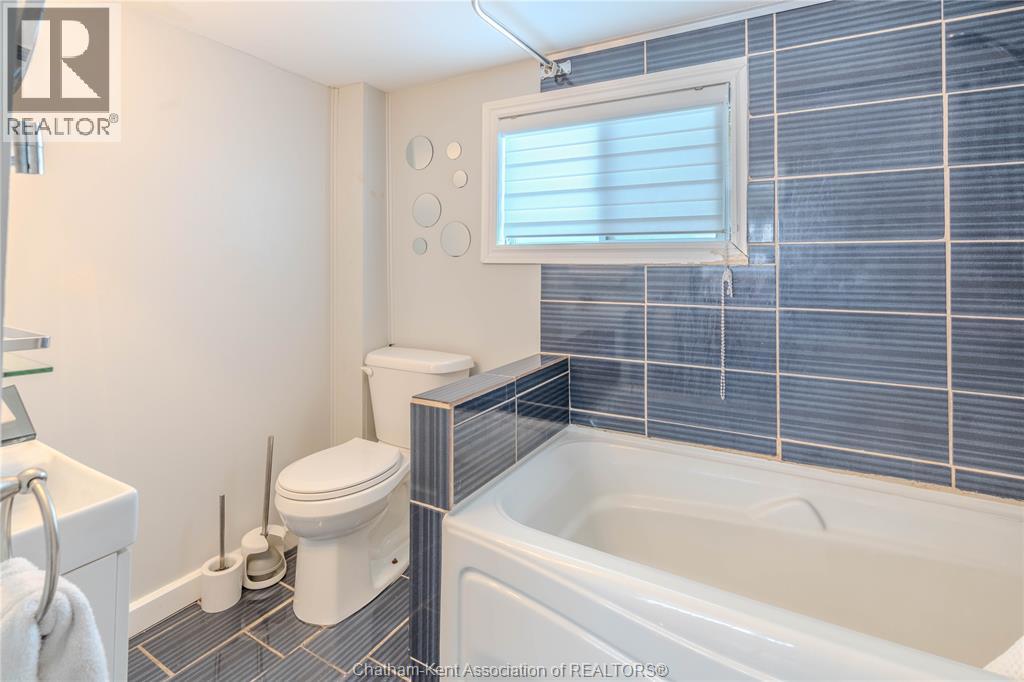 32 Degge Street, Chatham, Ontario  N7M 4X2 - Photo 9 - 26020424