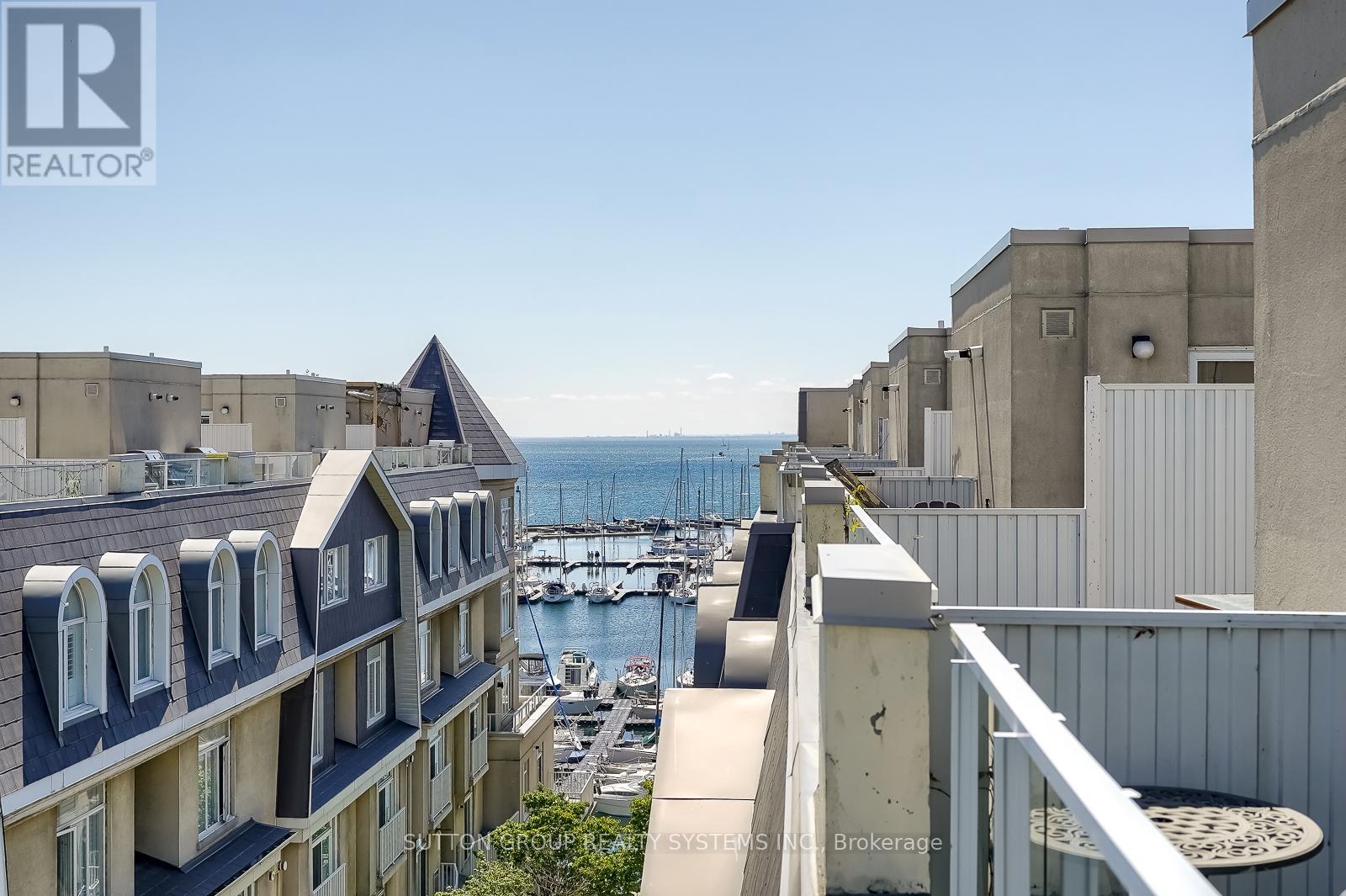 323 - 32 STADIUM ROAD, Toronto, Ontario