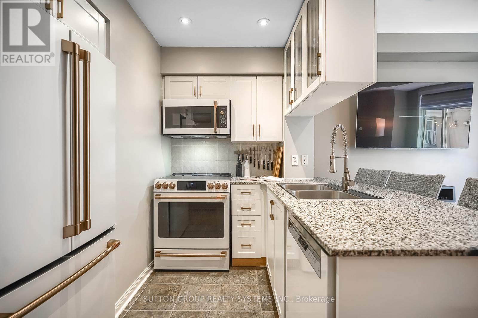 323 - 32 Stadium Road, Toronto, Ontario  M5V 3P4 - Photo 15 - C13698272