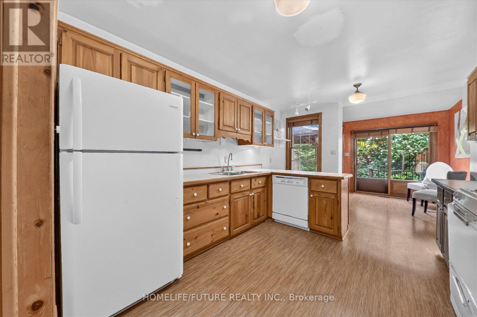 56 Sparkhall Avenue, Toronto, Ontario  M4K 1G6 - Photo 14 - E13698268