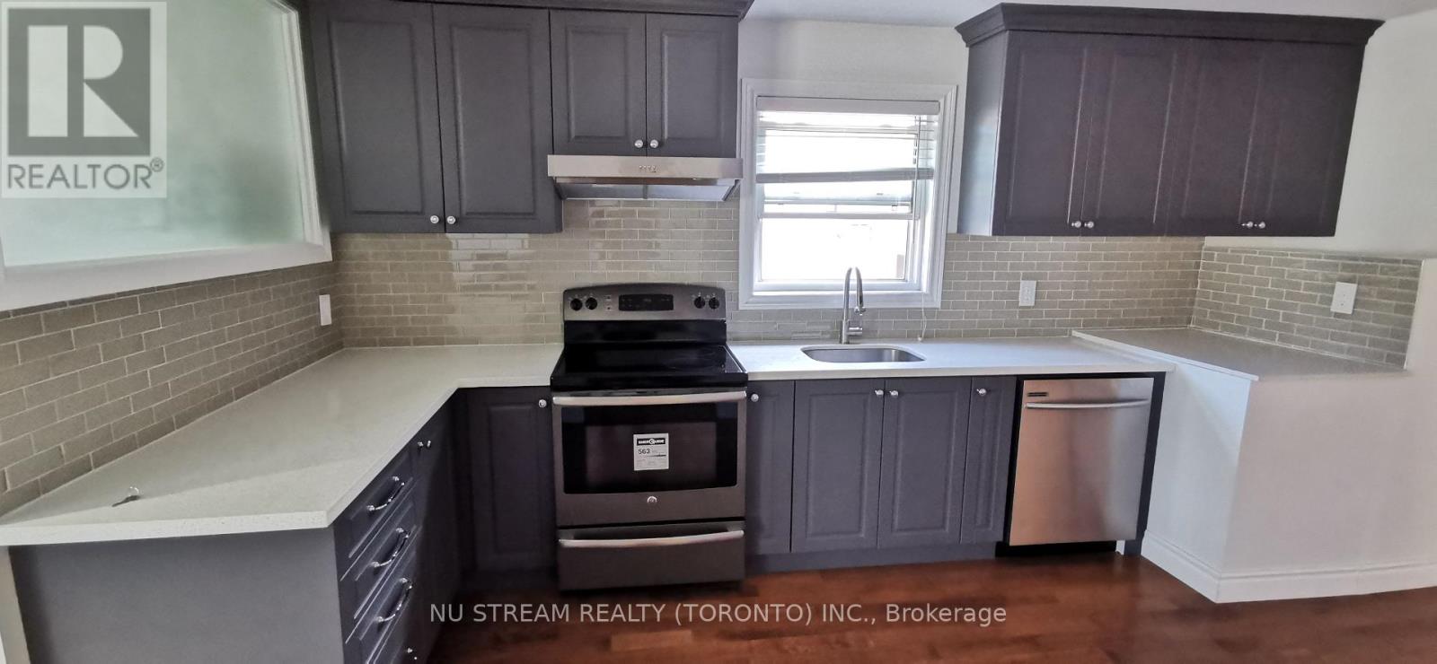 74 Wye Valley Road, Toronto, Ontario  M1P 2A6 - Photo 5 - E13698286