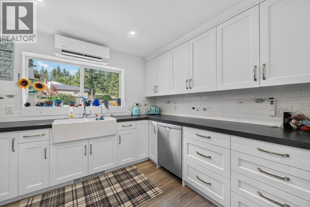 411 Christison Road SW, Salmon Arm, British Columbia  V1E 3B4 - Photo 10 - 10397652