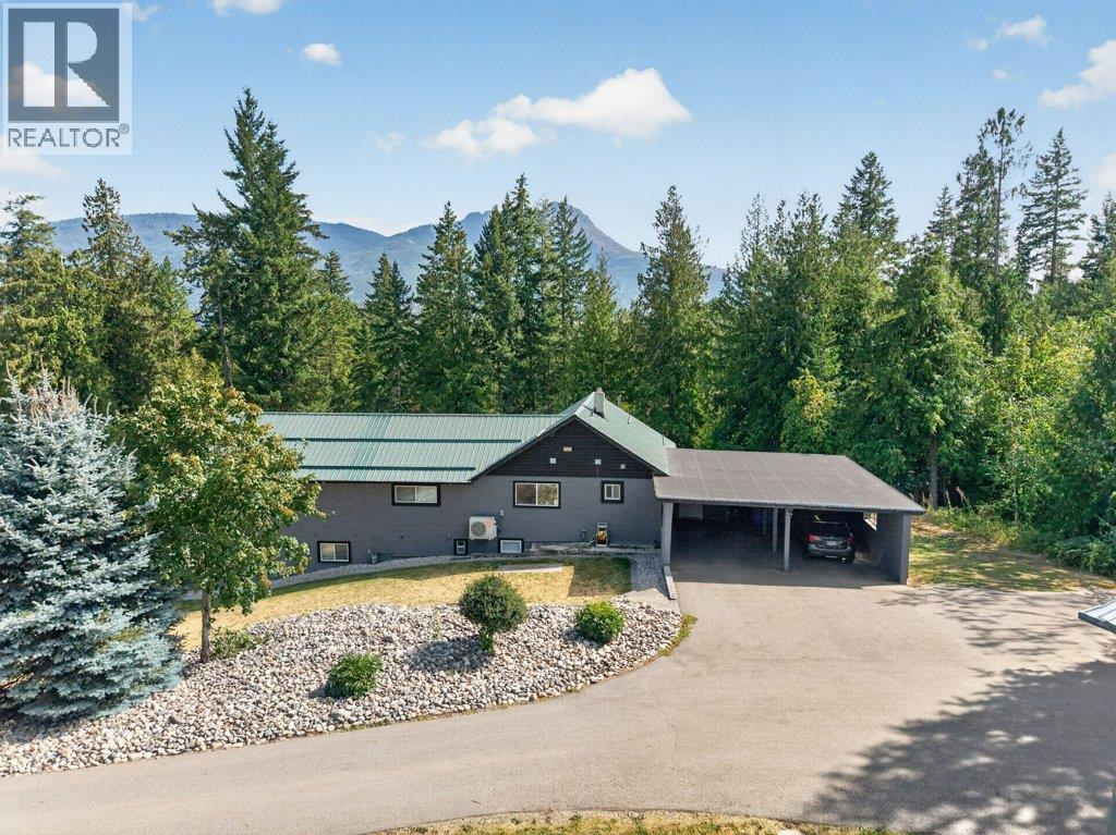 411 Christison Road SW, Salmon Arm, British Columbia  V1E 3B4 - Photo 2 - 10397652