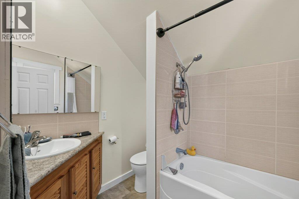 411 Christison Road SW, Salmon Arm, British Columbia  V1E 3B4 - Photo 44 - 10397652