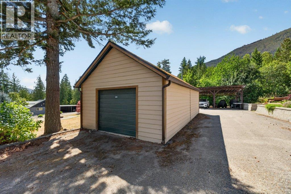 411 Christison Road SW, Salmon Arm, British Columbia  V1E 3B4 - Photo 57 - 10397652