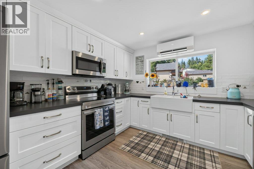 411 Christison Road SW, Salmon Arm, British Columbia  V1E 3B4 - Photo 9 - 10397652