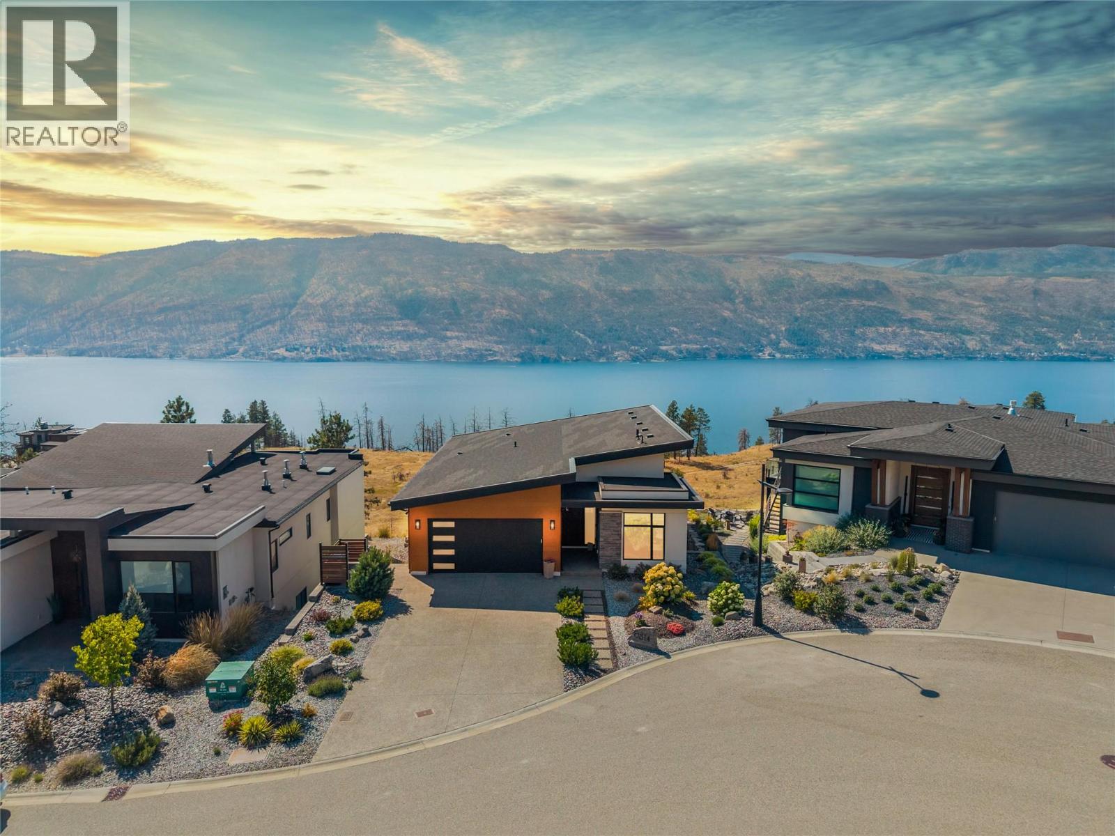 9814 Beacon Hill Crescent, Lake Country, British Columbia  V4V 0A9 - Photo 2 - 10397388