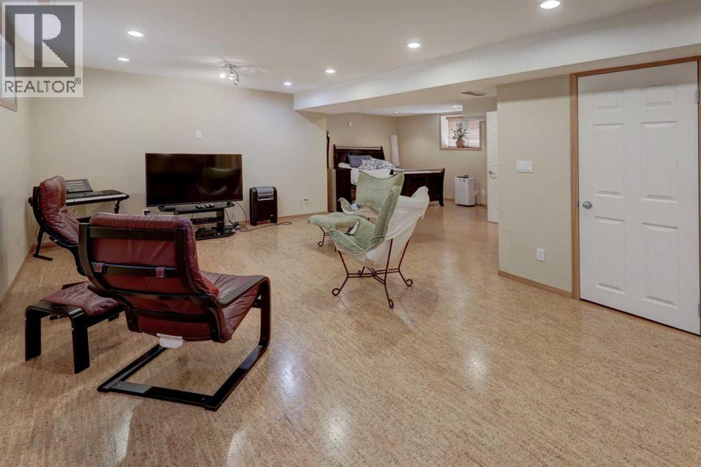 222 Panatella Place NW, Calgary, Alberta  T3K 6C5 - Photo 21 - A2324558