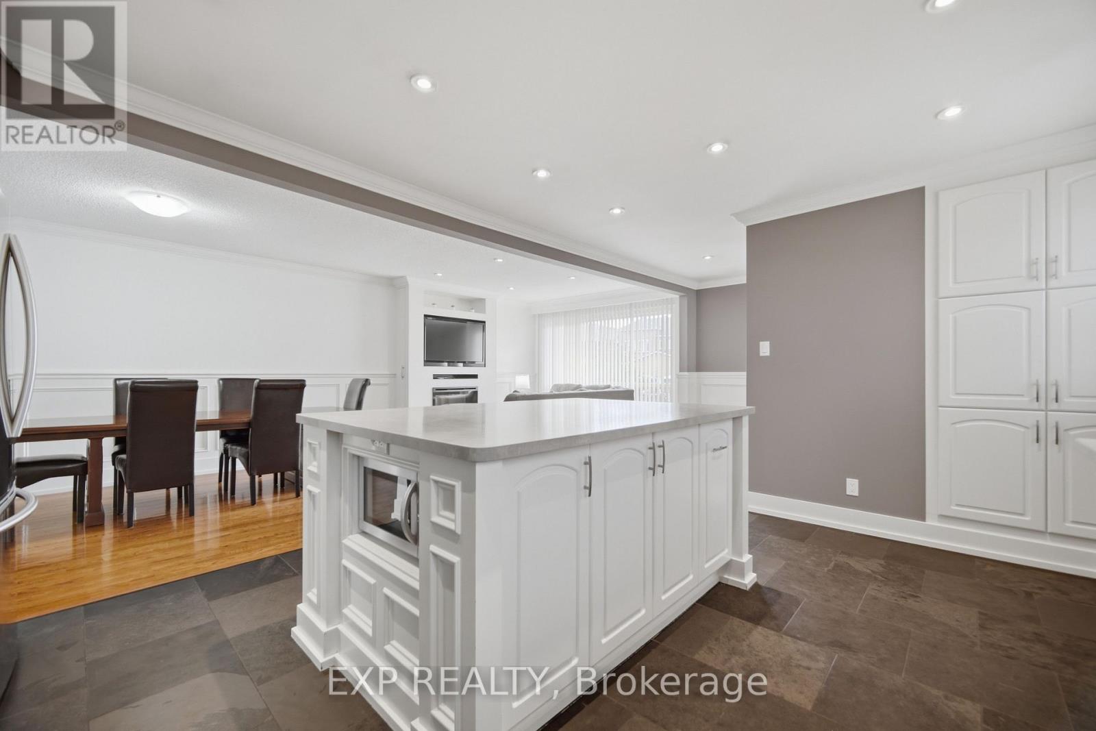 106 Hanson Road, Mississauga, Ontario  L5B 2E4 - Photo 14 - W13698278