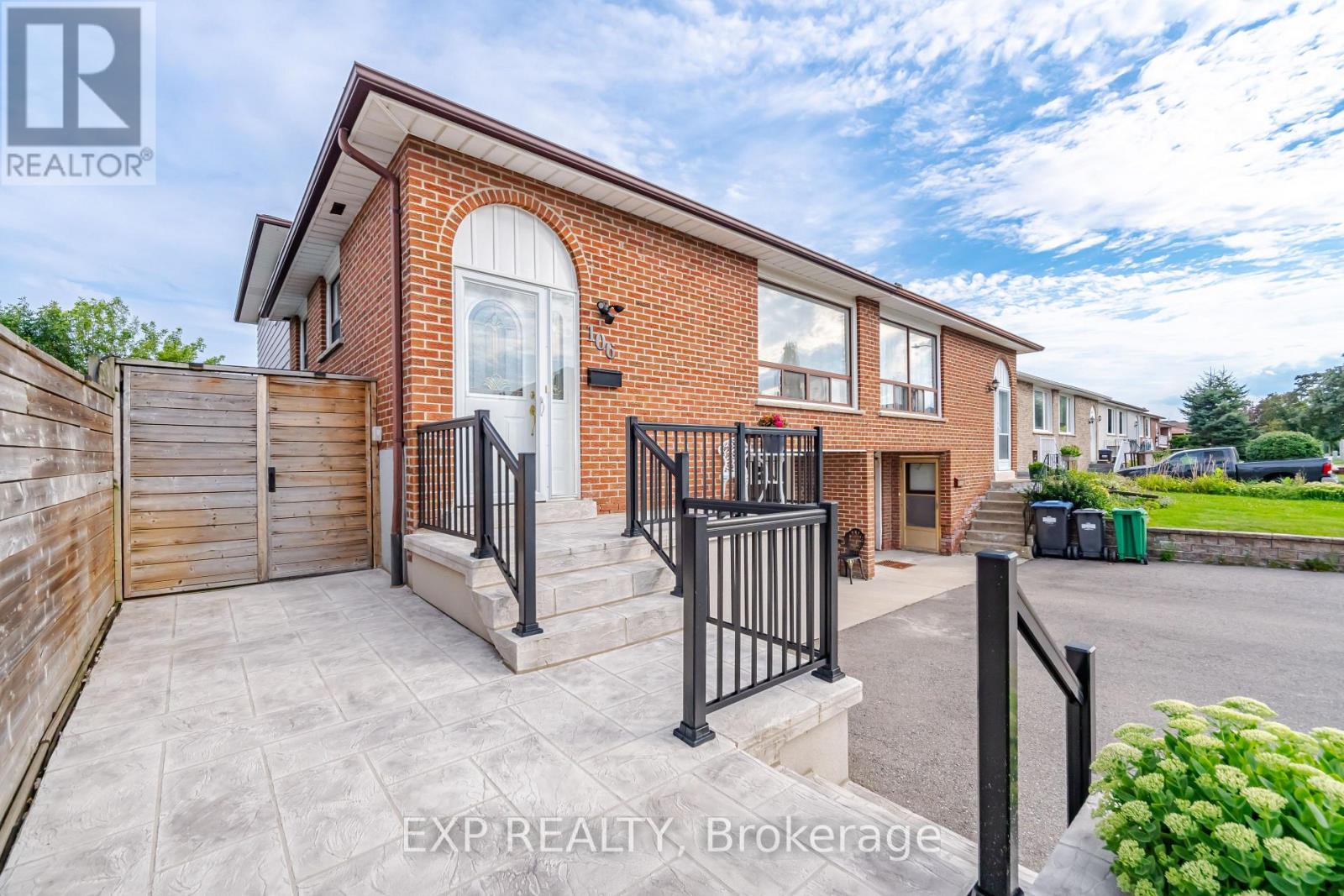 106 Hanson Road, Mississauga, Ontario  L5B 2E4 - Photo 2 - W13698278