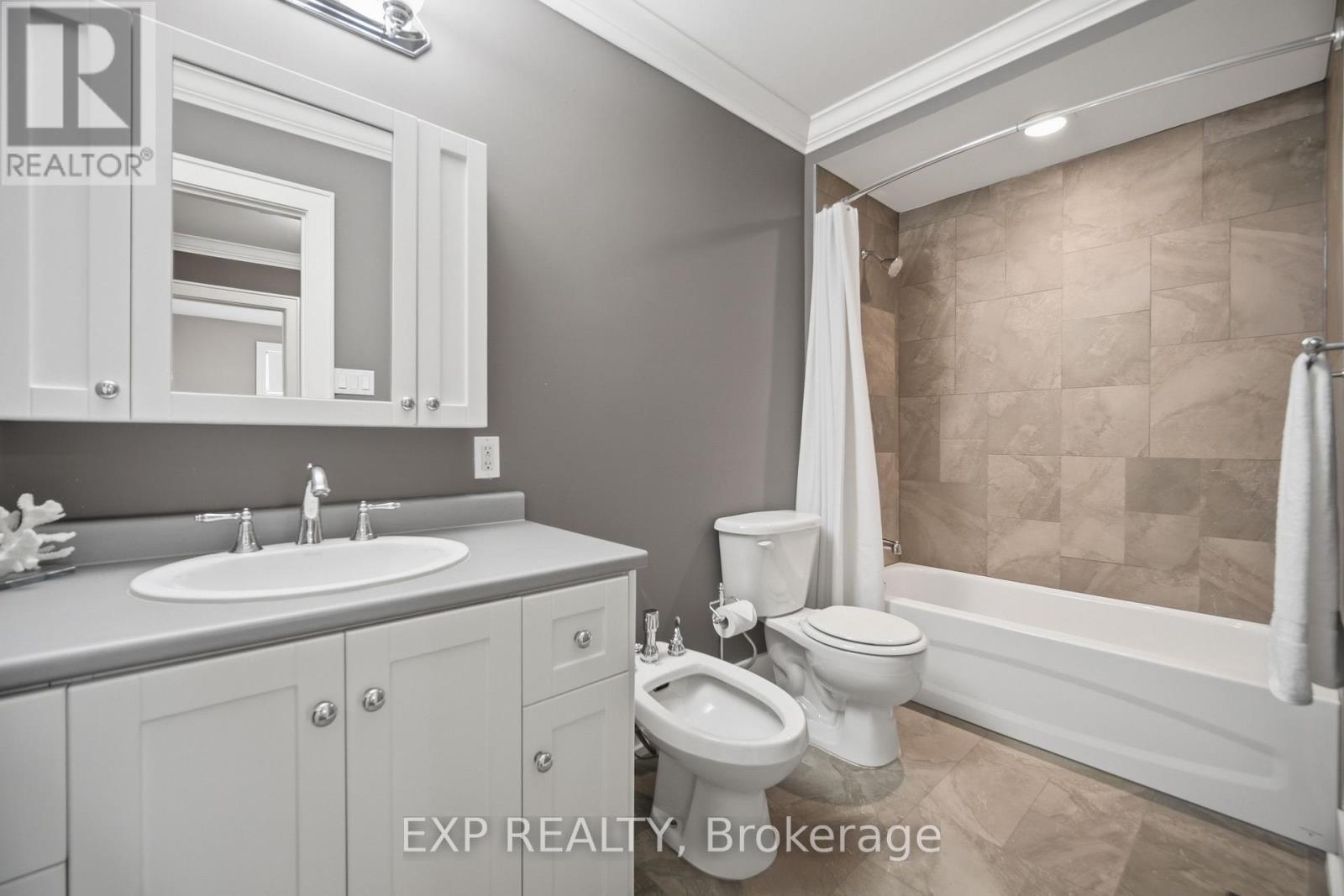 106 Hanson Road, Mississauga, Ontario  L5B 2E4 - Photo 24 - W13698278