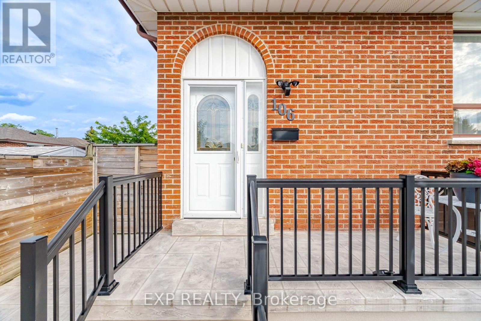 106 Hanson Road, Mississauga, Ontario  L5B 2E4 - Photo 3 - W13698278