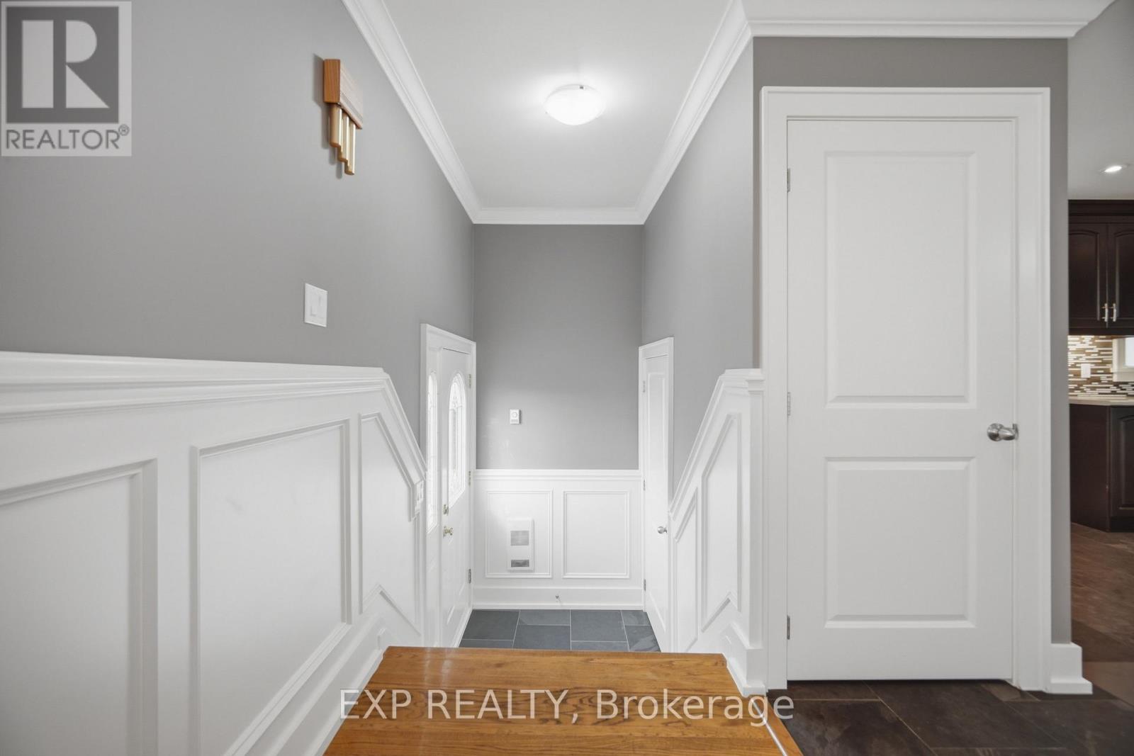 106 Hanson Road, Mississauga, Ontario  L5B 2E4 - Photo 4 - W13698278