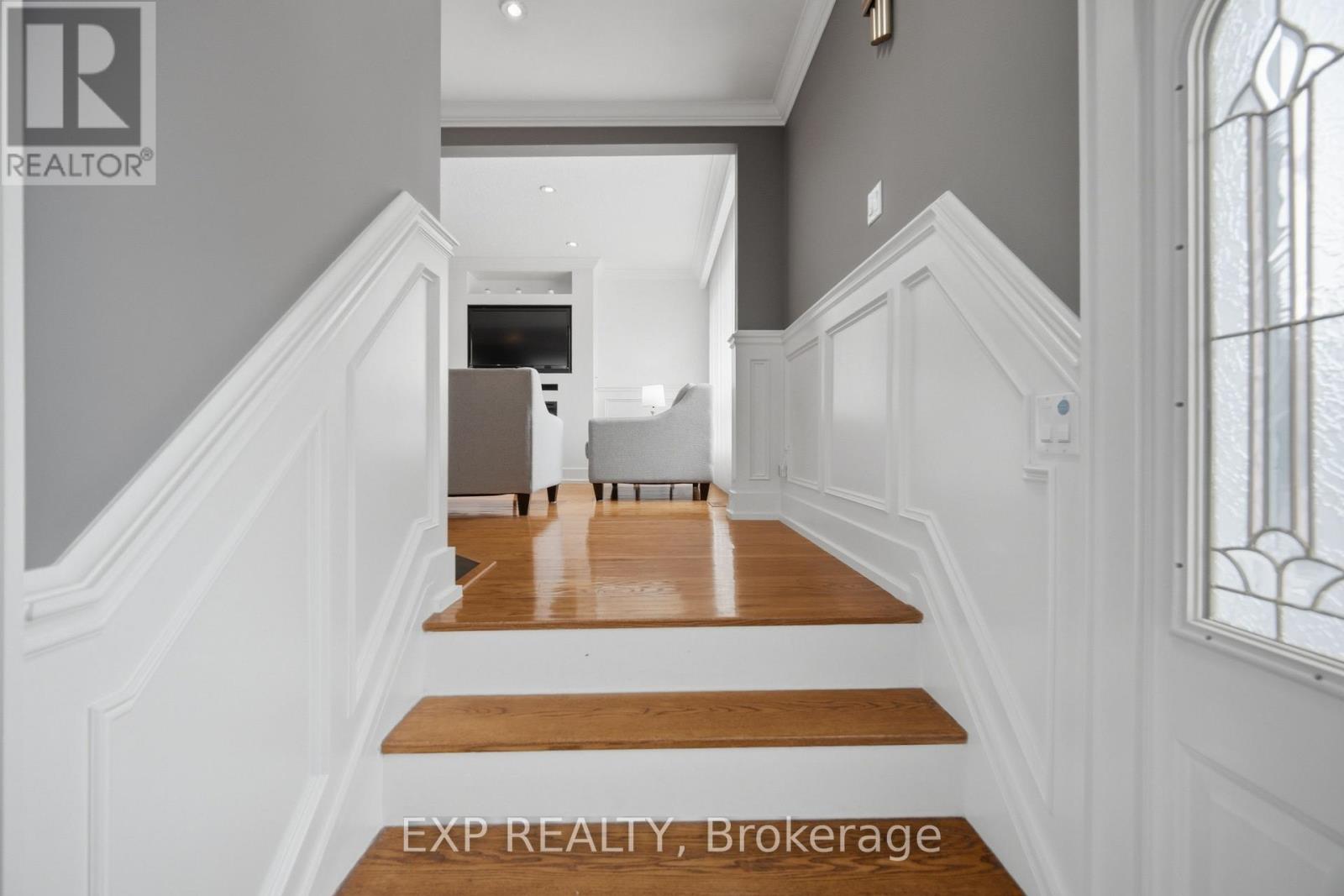 106 Hanson Road, Mississauga, Ontario  L5B 2E4 - Photo 5 - W13698278