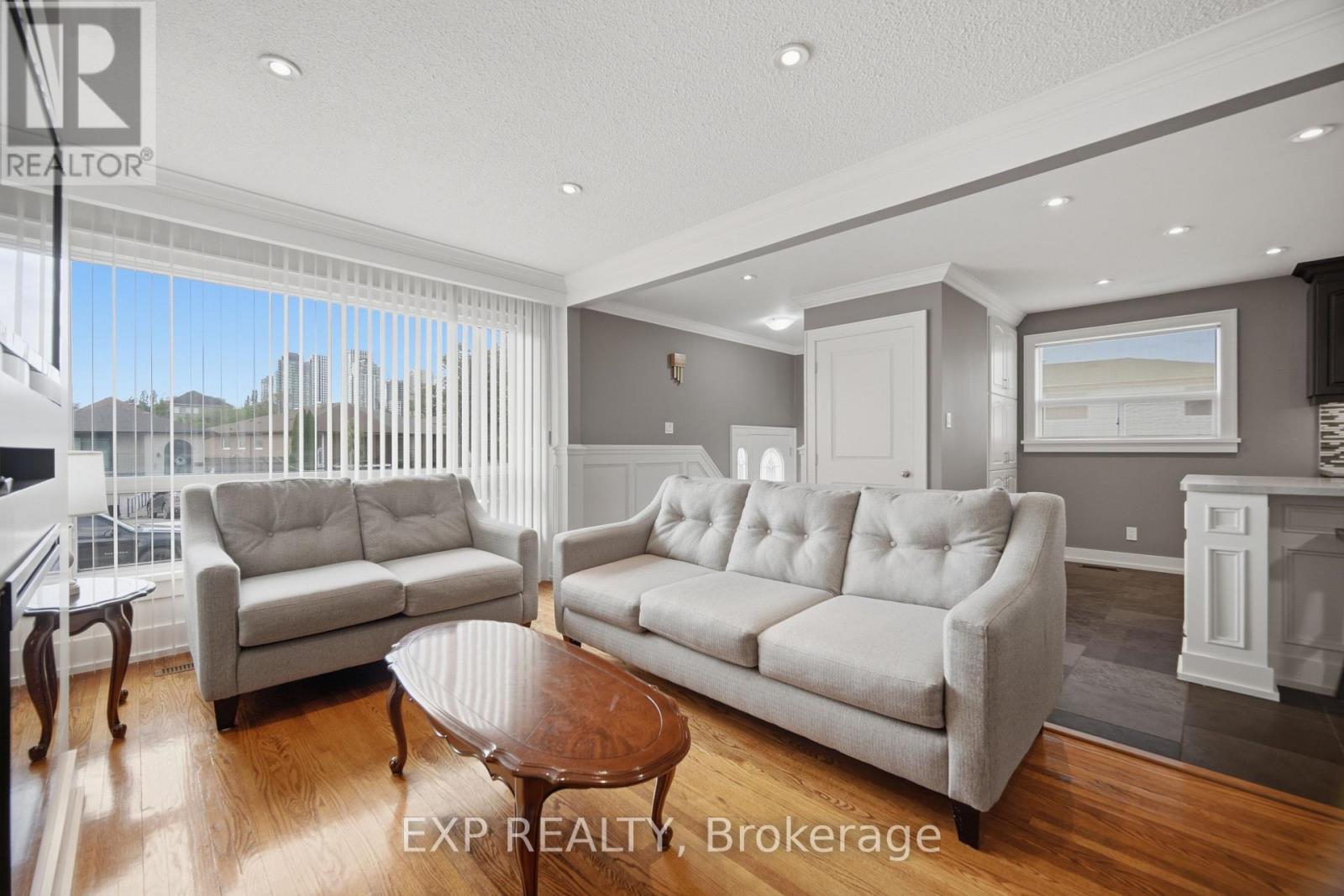 106 Hanson Road, Mississauga, Ontario  L5B 2E4 - Photo 7 - W13698278