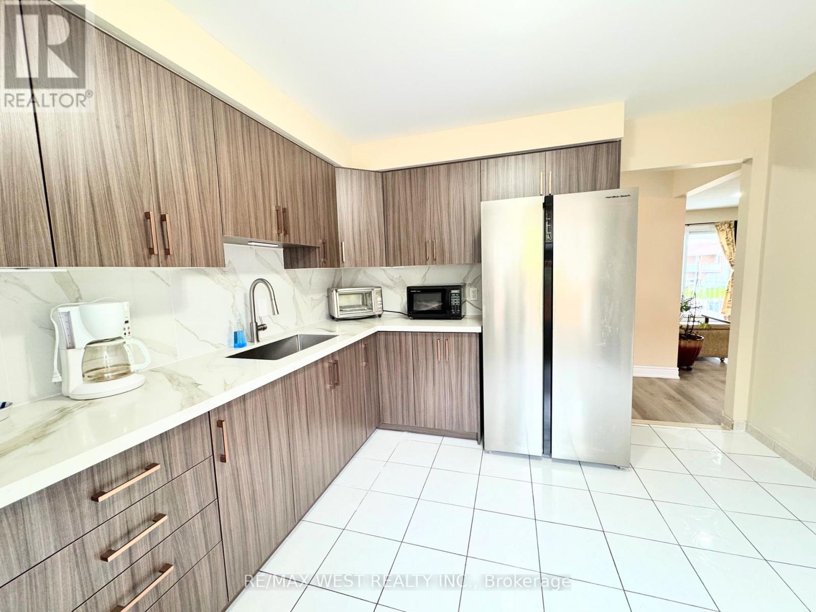 26 Brownridge Crescent, Toronto, Ontario  M9V 4M5 - Photo 14 - W13698290