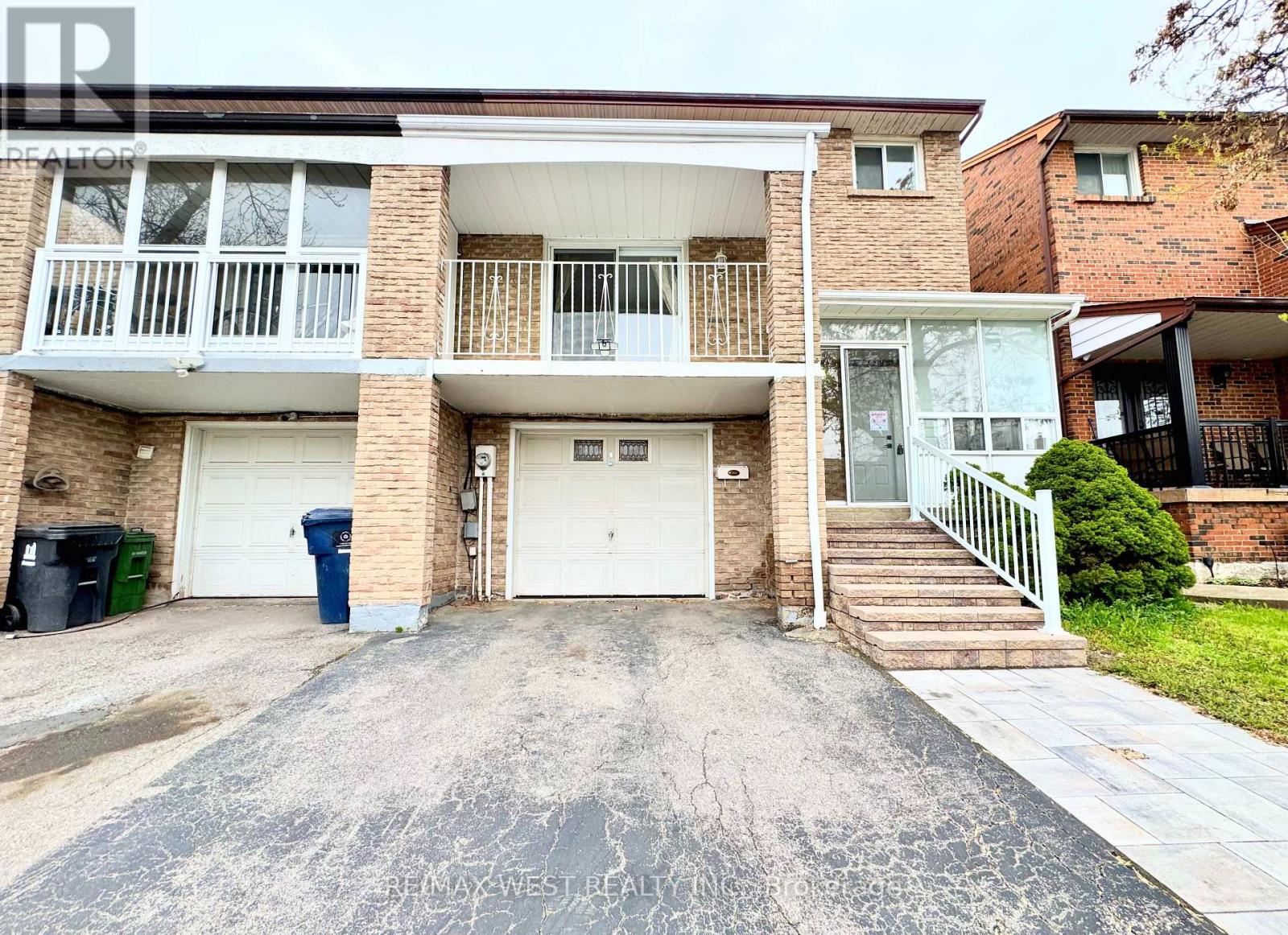 26 Brownridge Crescent, Toronto, Ontario  M9V 4M5 - Photo 2 - W13698290